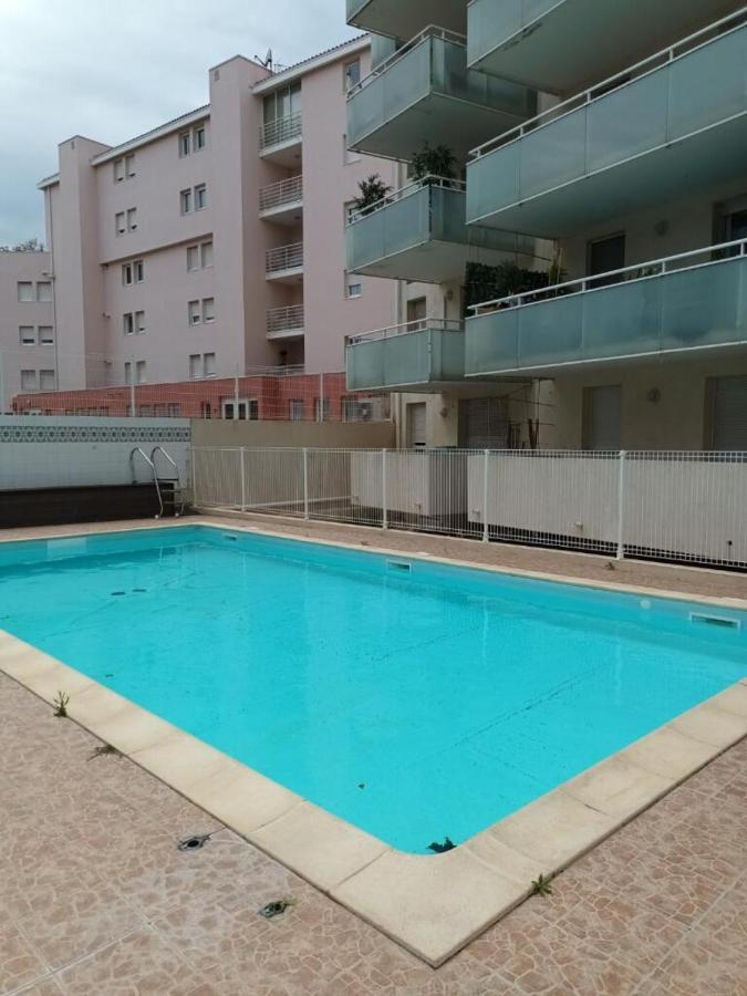 Appartement T2, Climatise, Wifi, Parking Et Piscine Prives Сет Екстериор снимка