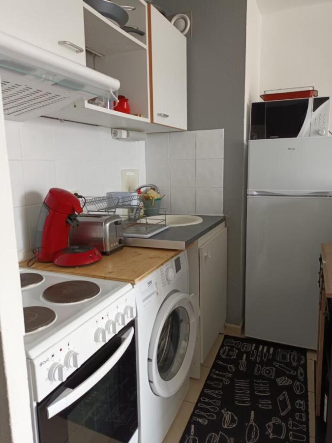 Appartement T2, Climatise, Wifi, Parking Et Piscine Prives Сет Екстериор снимка